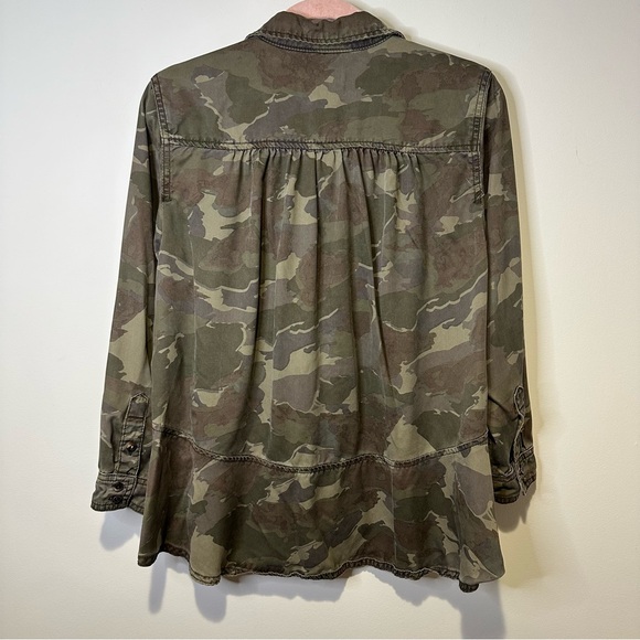 anthropologie camo button down blouse size 4P - Picture 4 of 4